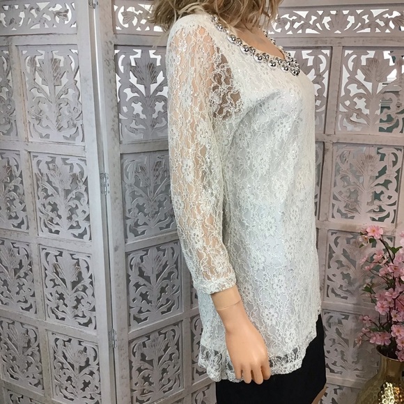 LaVanya Metallic Layered Lace Top Large - Picture 4 of 8